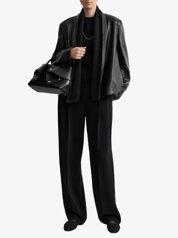Veste en cuir noir, TOTEME