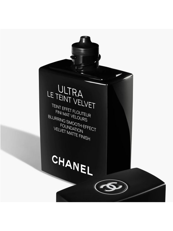 ULTRA LE TEINT VELVET Formule ultra légère et longue tenue fini mat velours effet flouteur teint naturel parfait BR12, CHANEL