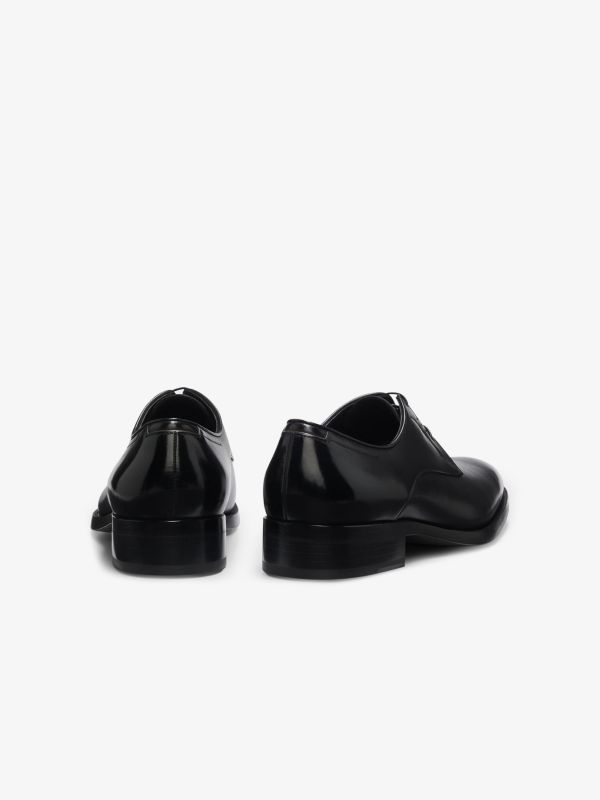derbies noir, BOSS