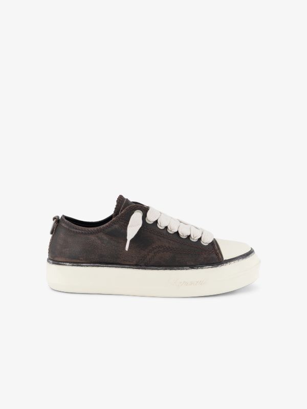 baskets en cuir brun