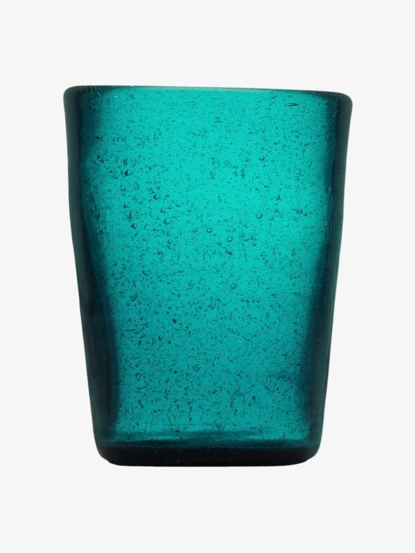 Verre à eau pétrole