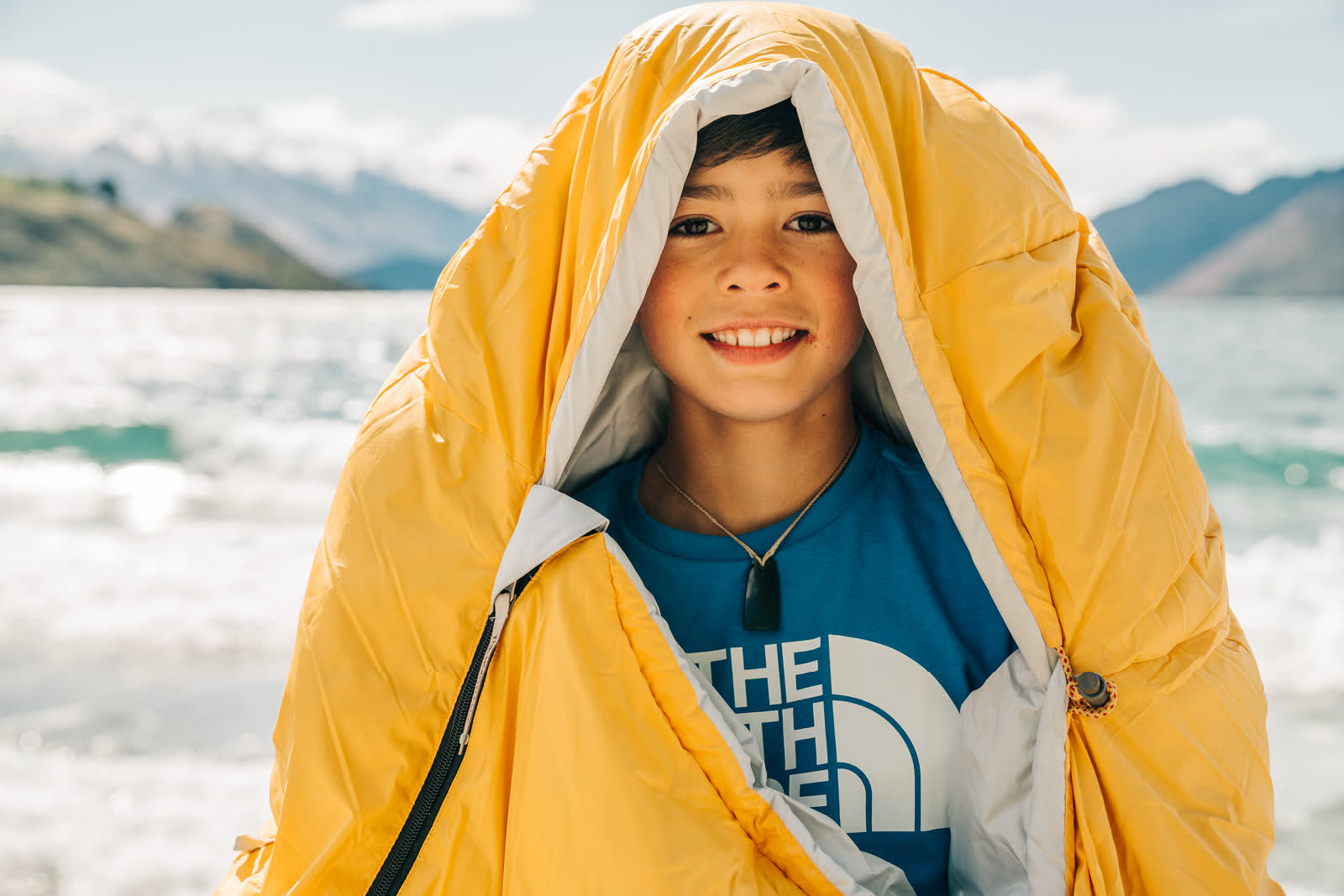 À la fois sportifs et stylés, les sacs, les vestes et les vêtements de The North Face font aussi bonne figure sur les sommets que sur les pavés des villes. Un look cool derrière lequel se cache un souci constant de la marque: offrir des performances de pointe et une fiabilité absolue en extérieur.