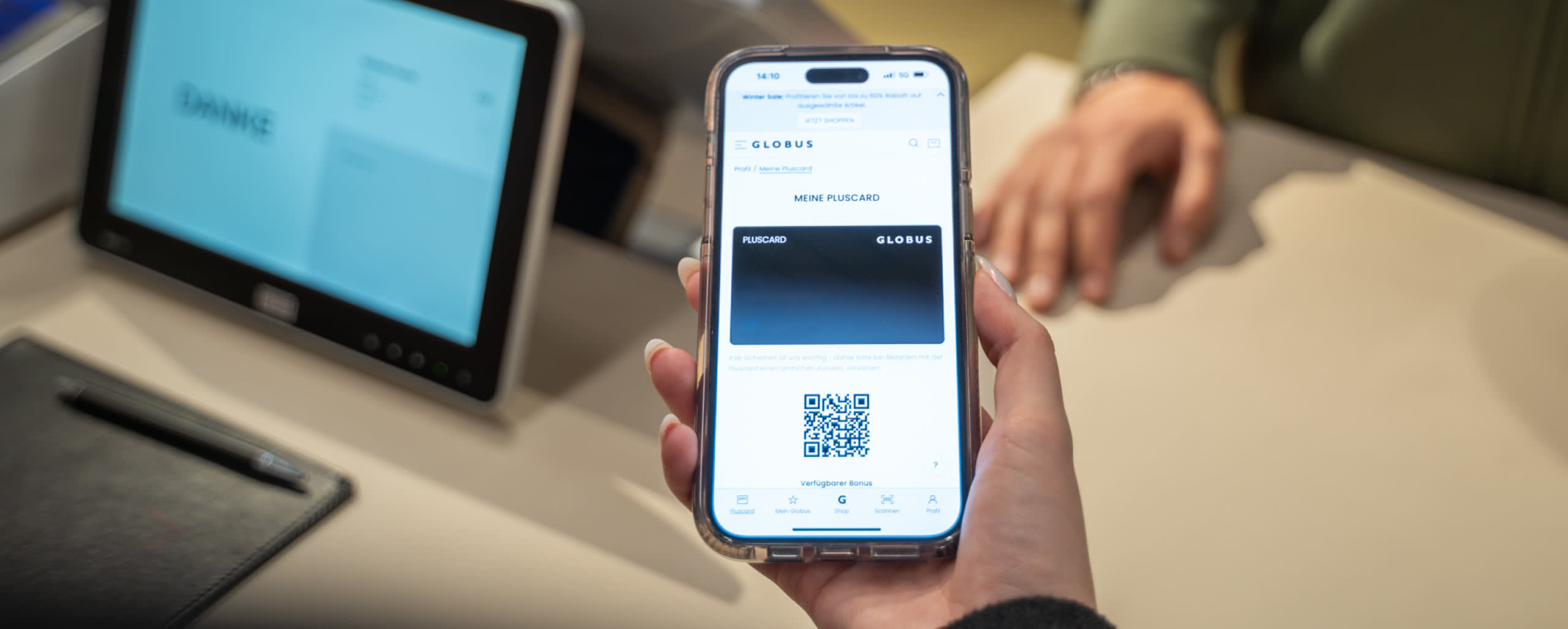 2401 Web Teaser Pluscard Phone 2560x1027