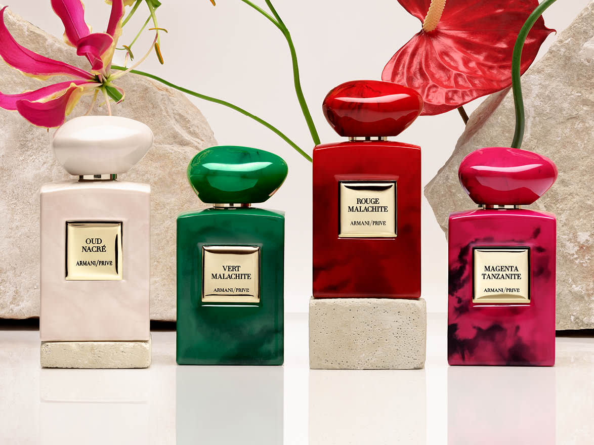 Les parfums Armani / Privé Haute Couture incarnent la beauté naturelle d'un ingrédient précieux unique. Les collections se composent d’une garde-robe multiple adaptée à un éventail d'ambiances - pour les hommes comme pour les femmes.