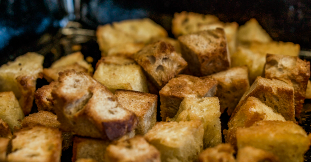Knusprige Croûtons rösten