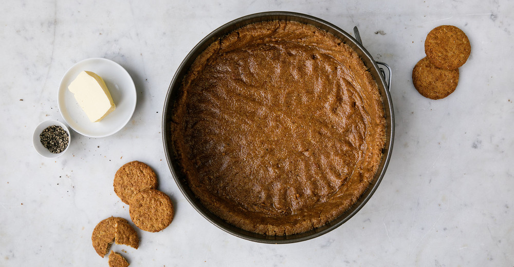 Cheesecake-Biskuitboden zubereiten