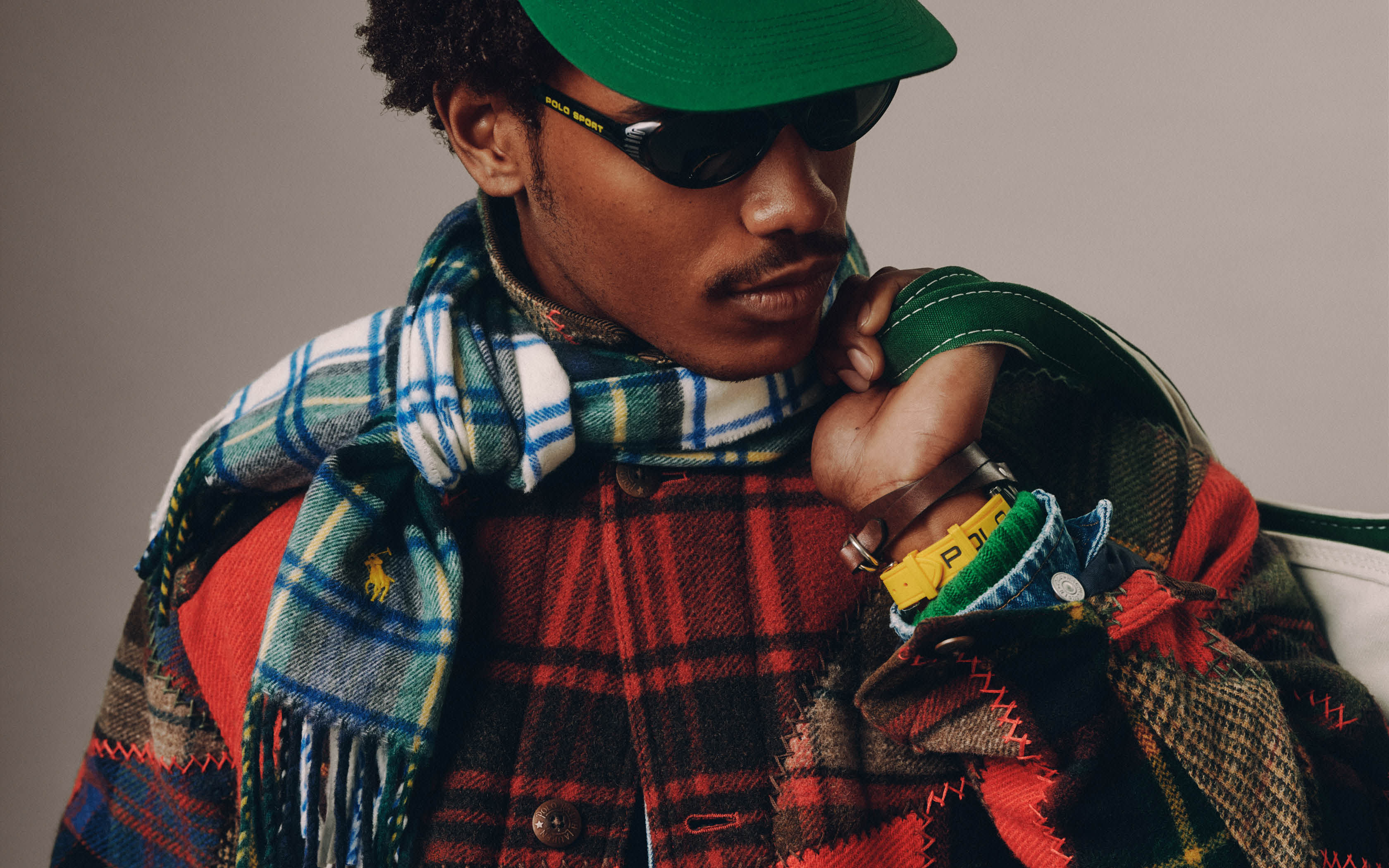Polo Ralph Lauren est un symbole d’authenticité intemporelle. Les collections sont synonymes d’exigence et de style, elles convainquent par un mélange d’élégance traditionnelle, de look des East Coast Ivy Leagues et de raffinement britannique.
