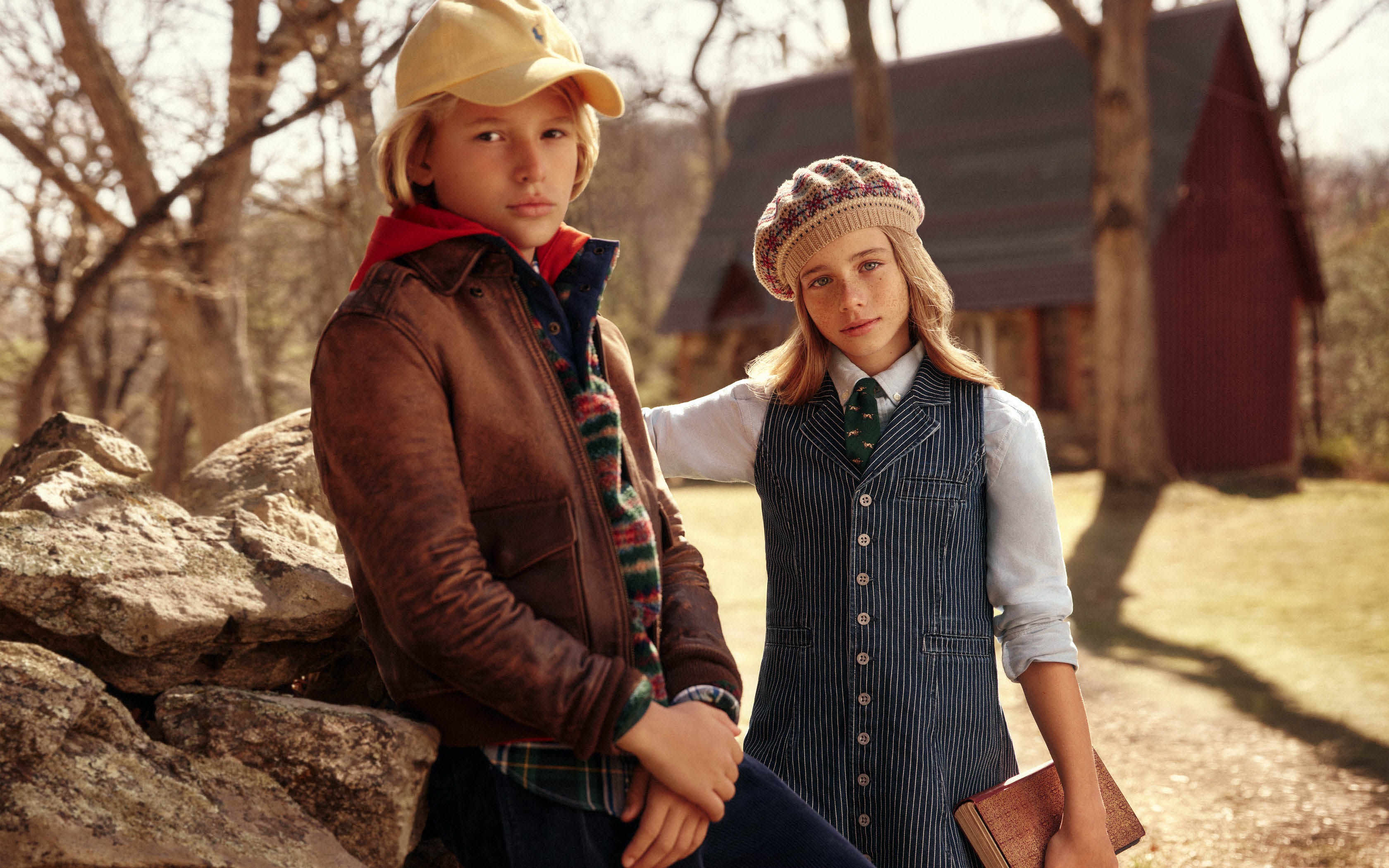Inspirée par le style preppy classique, la collection Polo Ralph Lauren pour garçons propose des essentiels haute performance pour la rentrée scolaire. Tout ce dont il a besoin pour être tendance en classe et partout ailleurs. La collection pour filles offre également des indispensables pour l’école et les après-midi de jeux, ainsi qu’une adorable sélection de tenues habillées pour les grandes occasions.