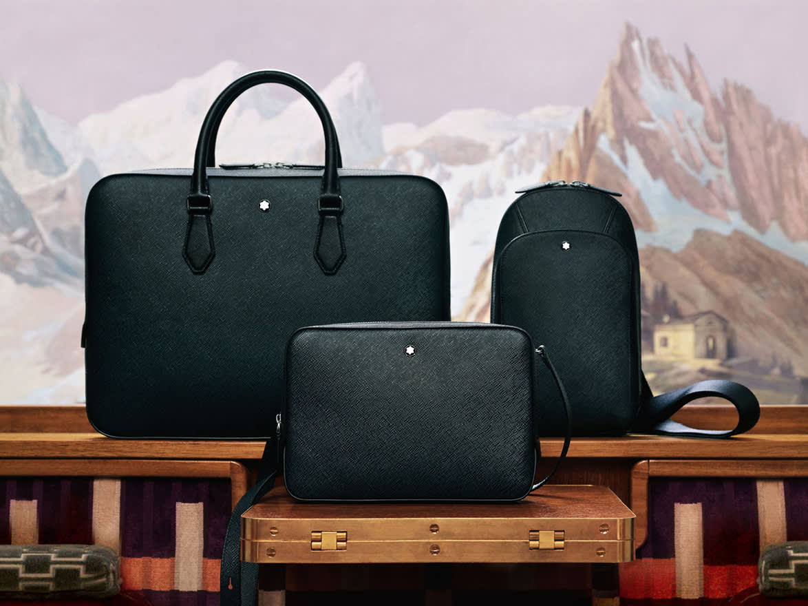 Guidée par un esprit pionnier depuis 1906, Montblanc a révolutionné la culture de l'écriture grâce à des innovations majeures.
Aujourd'hui, la Maison continue de repousser les limites et de faire évoluer l'expression de l'artisanat dans chacune de ses catégories de produits au summum du raffinement : les instruments d'écriture, les montres, la maroquinerie, les accessoires, les parfums et les lunettes. Avec chaque innovation, Montblanc apporte de nouvelles fonctionnalités et des designs révolutionnaires, empreints de la tradition de sophistication de la Maison et fabriqués selon les critères les plus rigoureux grâce au talent de ses artisans dans chacune de ses manufactures.