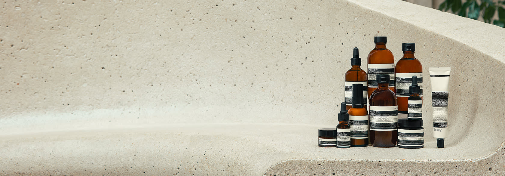 Aesop a été fondée en 1987. Notre siège est à Melbourne et nous avons des bureaux et des boutiques dans le monde entier. Créer des produits de soins du visage, des cheveux et du corps d’une qualité optimale a toujours été notre objectif; nous menons des recherches approfondies pour sélectionner des ingrédients à base de plantes et conçus en laboratoire, et n’utilisons que ceux dont l’efficacité est prouvée et qui ne présentent aucun risque pour la santé. Chacune de nos boutiques est unique, et des consultants formés par nos soins seront heureux de vous présenter la gamme de produits Aesop et de vous guider dans vos choix.
Nos produits sont disponibles uniquement dans les boutiques Aesop, les comptoirs de certains grands magasins, chez des distributeurs sélectionnés et sur notre site internet.
L'assortiment complet est disponible dans les counters suivant:
Globus Zurich
Globus Berne City
Globus Lausanne
Globus Genève