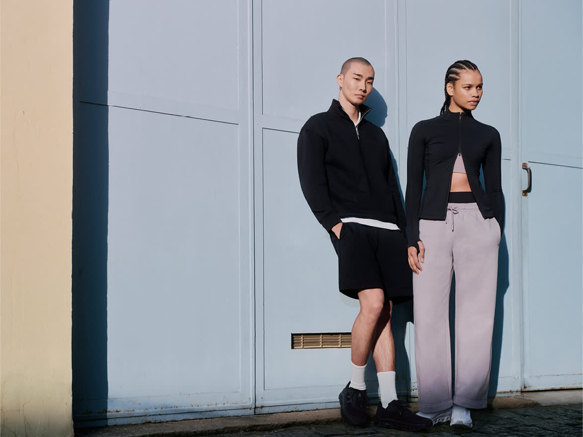 Il était une fois trois amis qui voulaient révolutionner les sensations des joggeurs. La marque suisse On Running ne se contente cependant pas de concevoir des chaussures de course exceptionnelles: ses tenues de sport et de loisirs au design intelligent contribuent, elles aussi, à renouveler sans cesse notre bonheur d’être en mouvement.