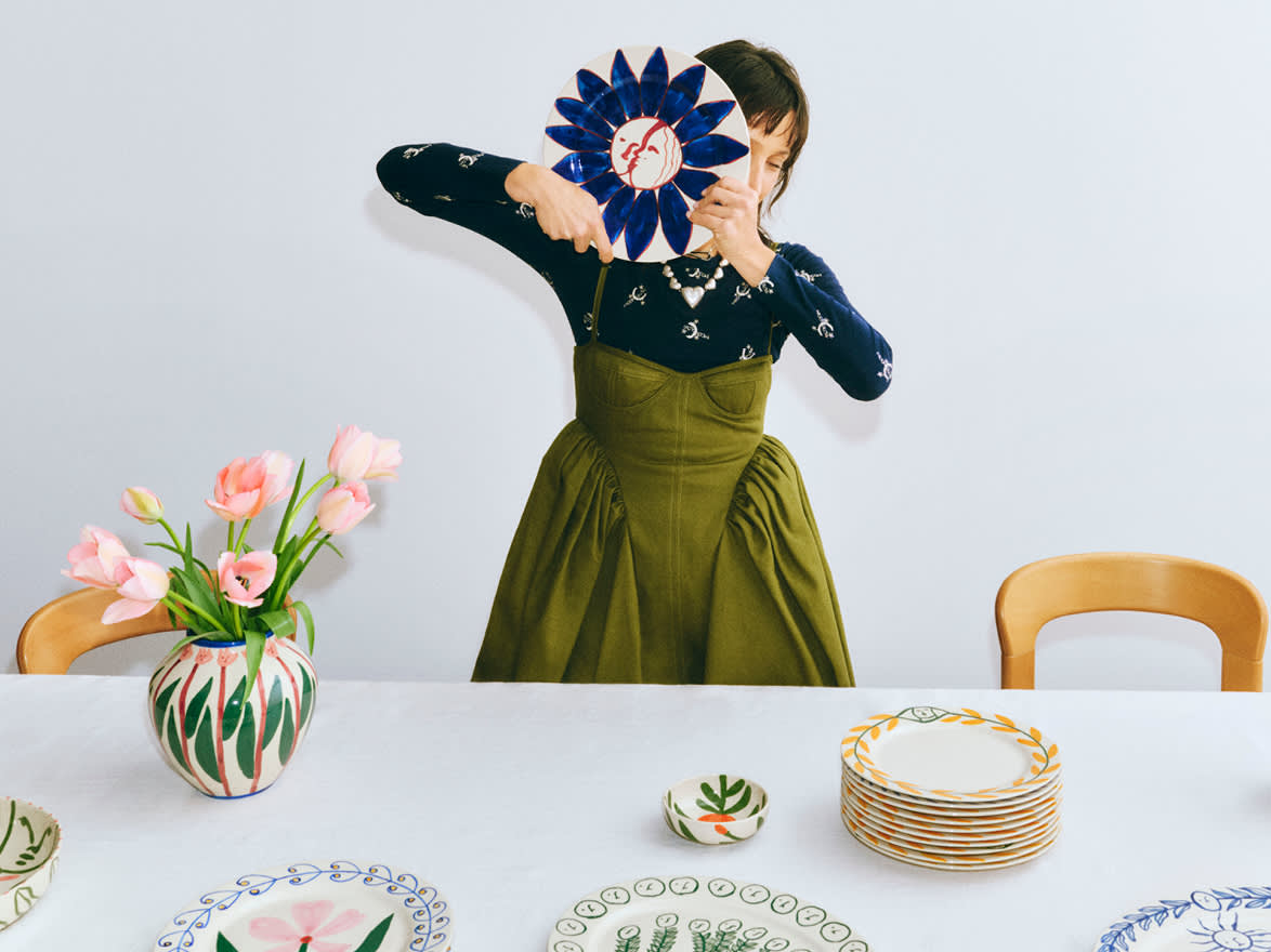 HAY est une entreprise de design contemporain qui s'engage à rendre le design accessible à tous grâce à des meubles, des accessoires et des luminaires de haute qualité, en collaboration avec les plus grands designers mondiaux.